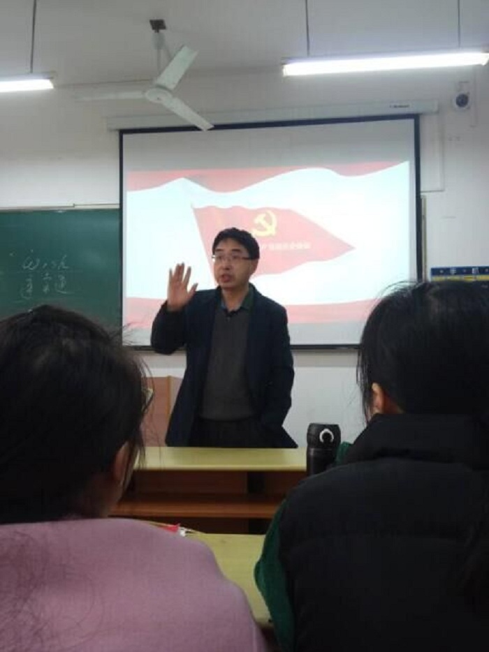1博士开班会 解读十九大.jpg 1博士开班会 解读十九大.jpg