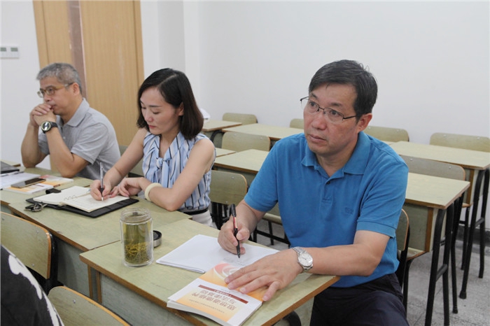 黄书记思政课听课.jpg
